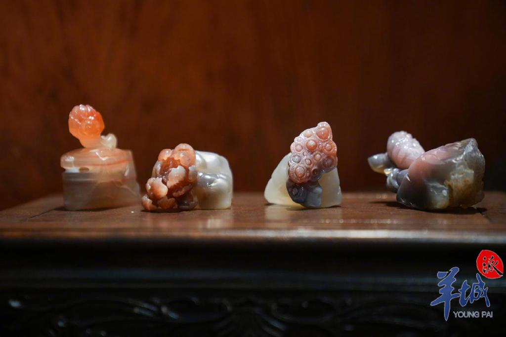 大学生玉雕师,返乡创业青年……今年35岁的他是土生土长的揭阳人,2011