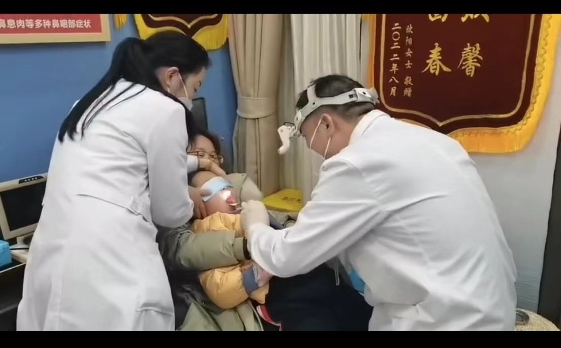 唐黎明正在进行治疗.受访者供图