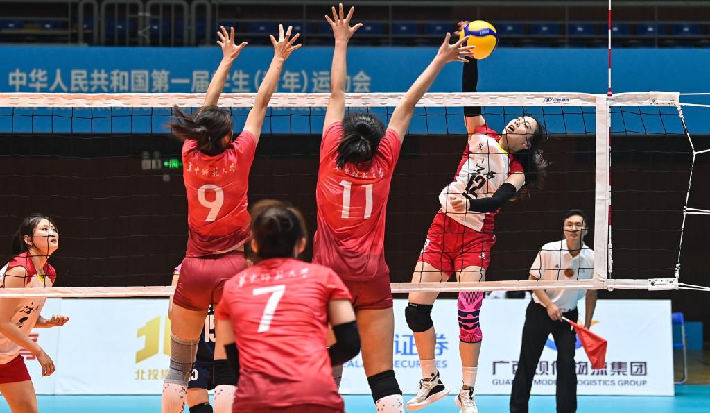 10月31日,第一届全国学生(青年)运动会(校园组)排球大学女子组小组赛