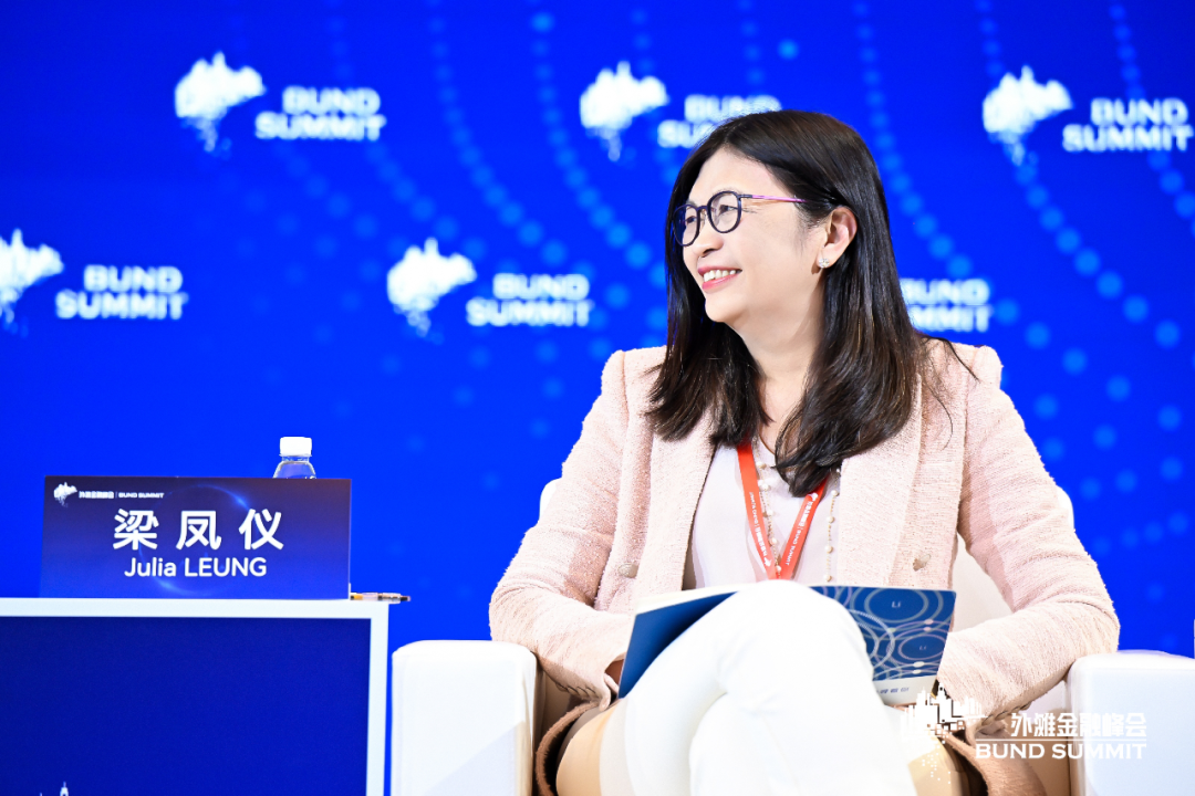2023年9月22日,梁凤仪在第五届外滩金融峰会上发表演讲