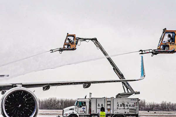 浴雪奋战!长春机场全员皆兵全盘联动无惧大雪来袭