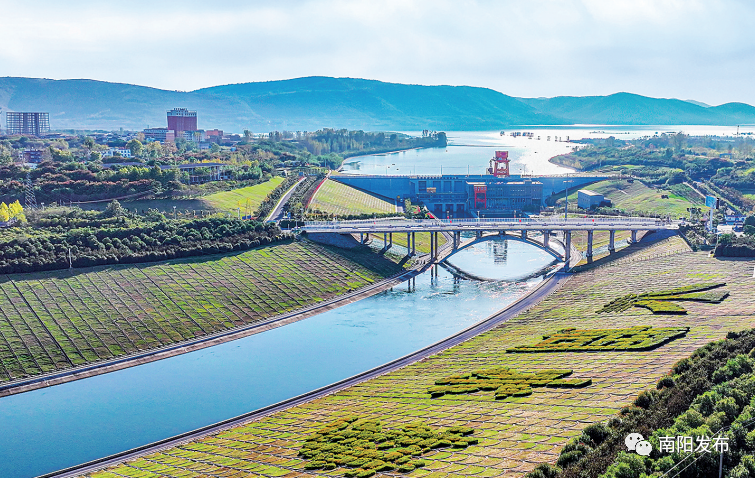 南水北调中线工程陶岔渠首雄伟壮观,一泓清水从这里奔腾千里直抵