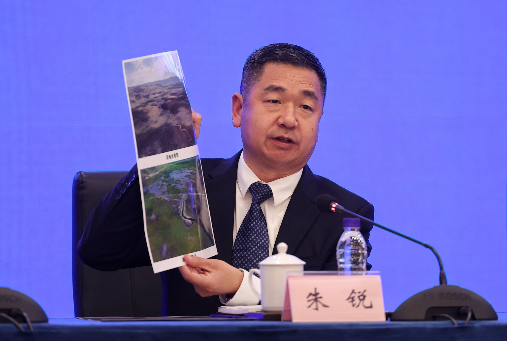 阿坝州副州长朱锐.华小峰 摄