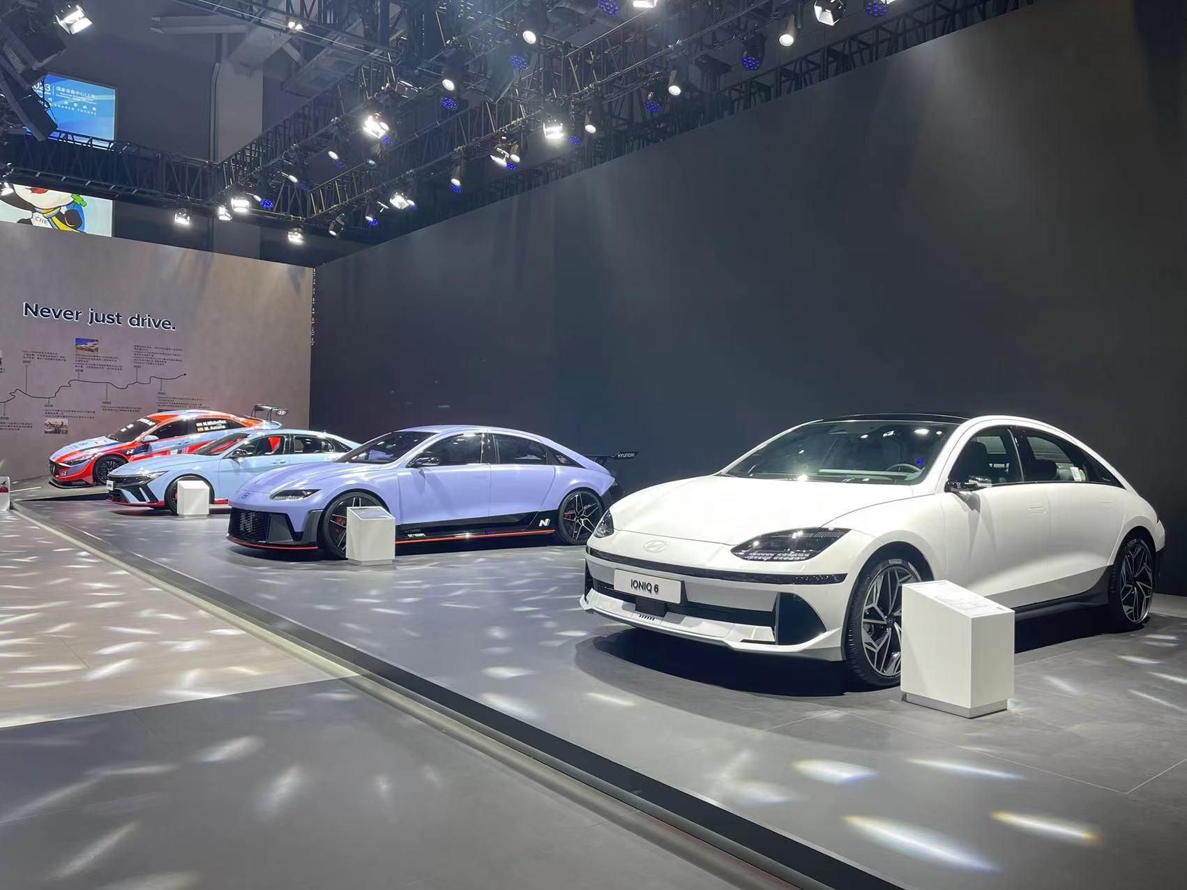 进博观察|汽车展区纯电,氢能新品创新高,跨国车企加速打开新能源"中国