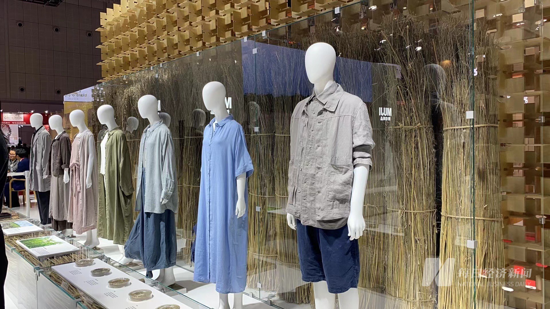 muji无印良品进博会展区中陈列的服装. 图片来源:每经记者 舒冬妮 摄
