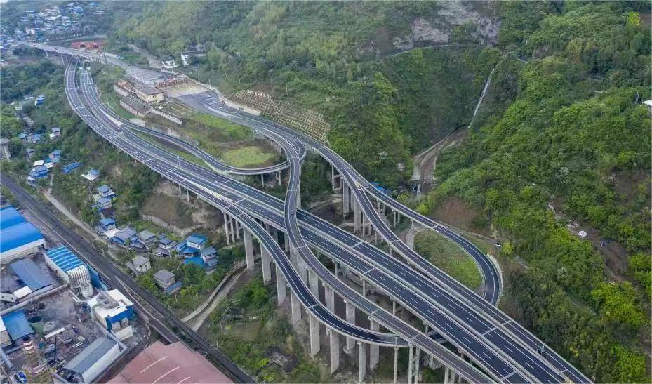 隧道缺陷处置11月6日起隆汉高速峨眉山至金口河方向主线封闭施工15天