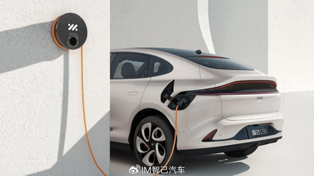 智己汽车联席 CEO 刘涛：平均 90 秒一辆智己 LS6 整车下线，上市权益价 21.49 万元起