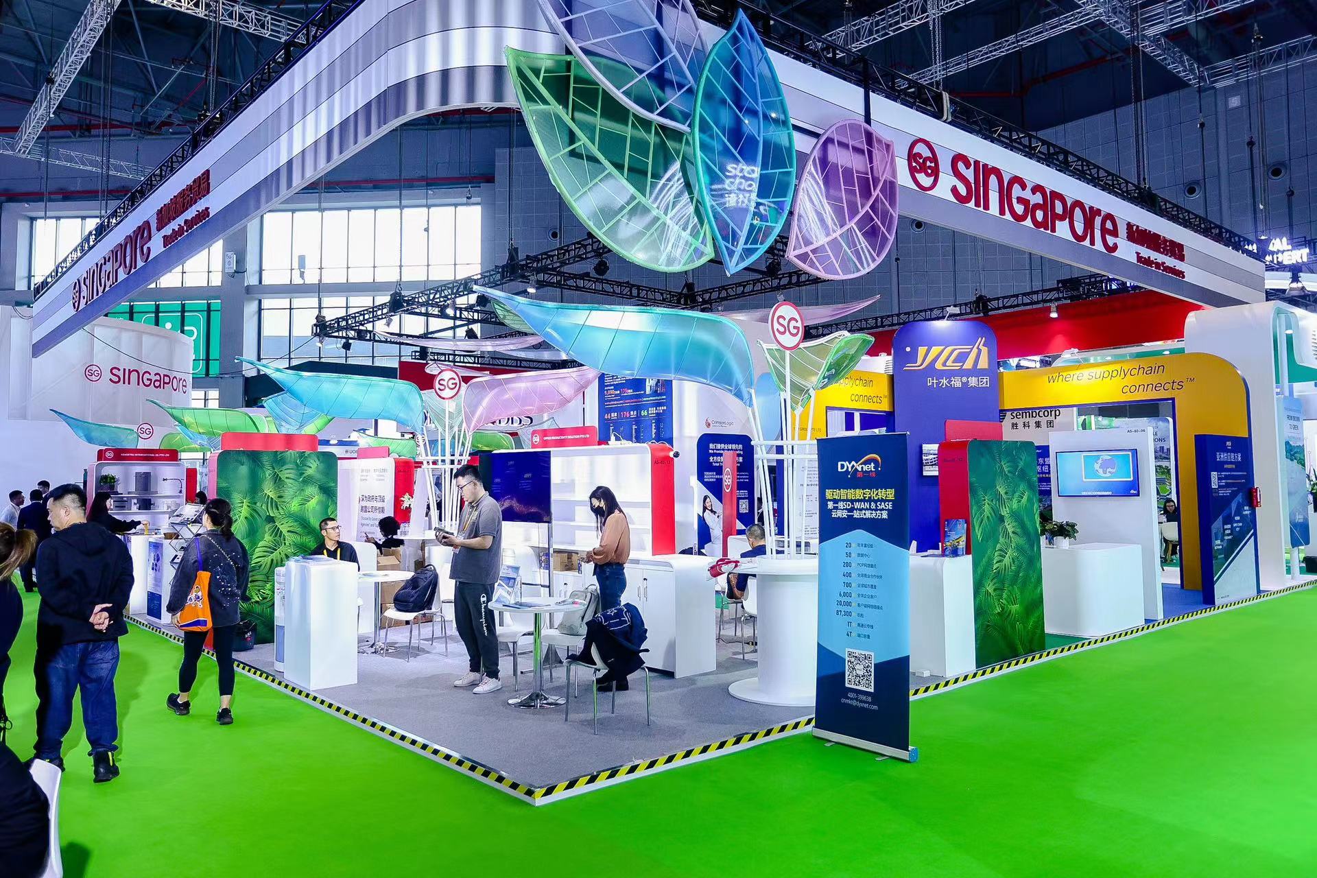 新加坡展团在第六届进博会上展区现场.