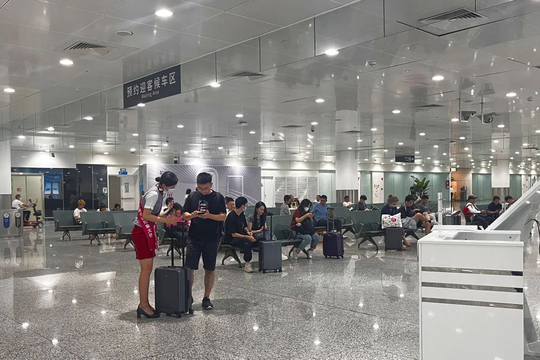 深圳机场网约车候车区.深圳特区报记者 刘羽洁 通讯员 石道雄 摄