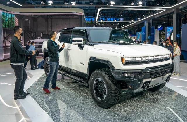 2021年11月6日,通用汽车携全新gmc纯电悍马超级皮卡亮相第四届进博会