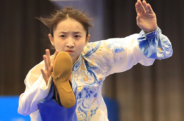 11月6日,首届学青会(校园组)武术套路中学女子组自选太极拳项目决赛中