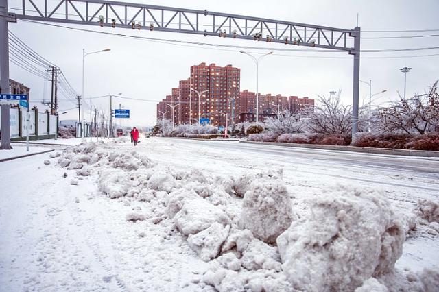 北方大部降温剧烈,风力大,多地出现今年下半年以来最低气温.
