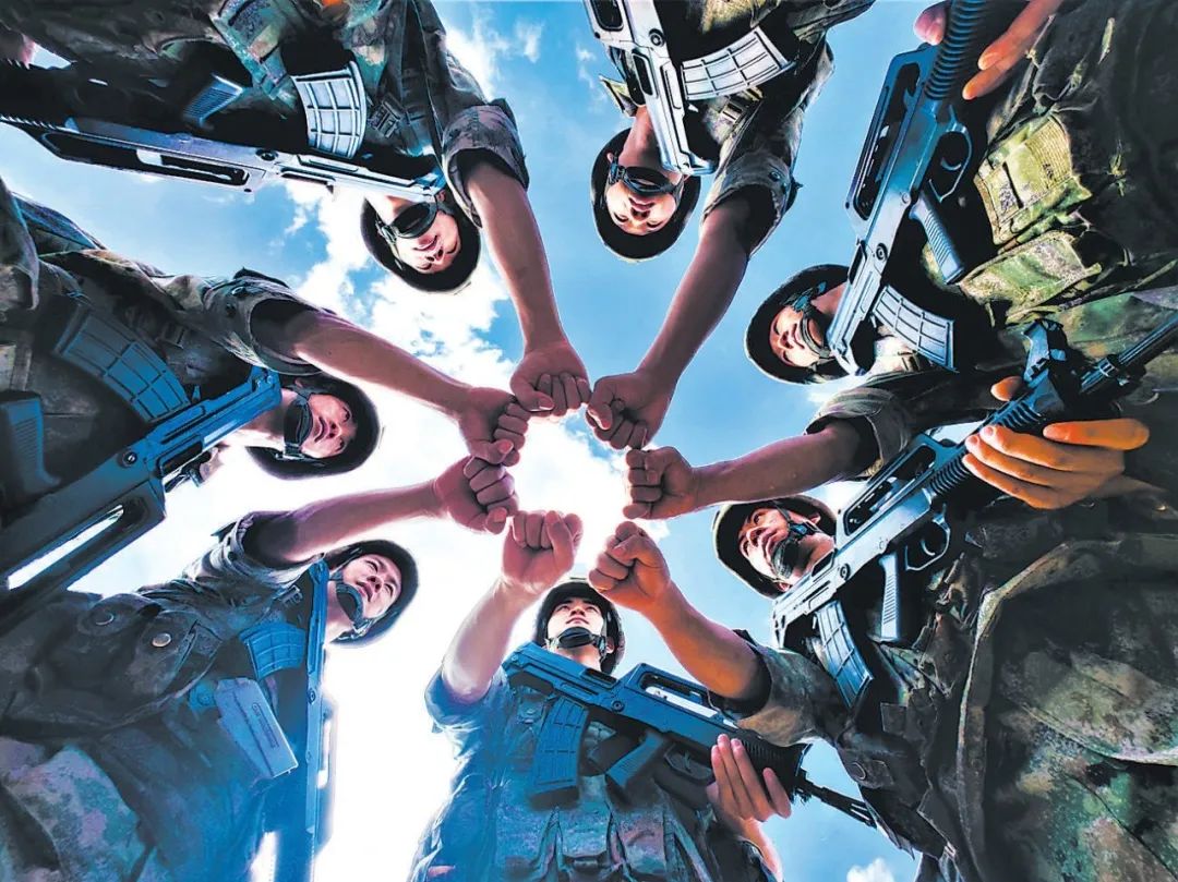 生死与共向战行——第74集团军某旅装步二连密切新时代官兵关系影像