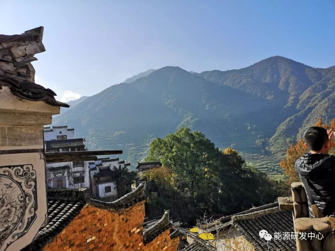 油价再次冲高回落，SC原油较外盘明显走弱，油价继续挣扎于支撑区域