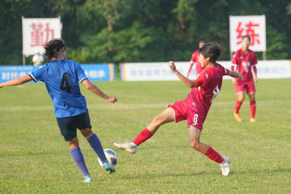 首届学青会(公开组)足球女子17-18岁组决赛在广西梧州足球训练基地