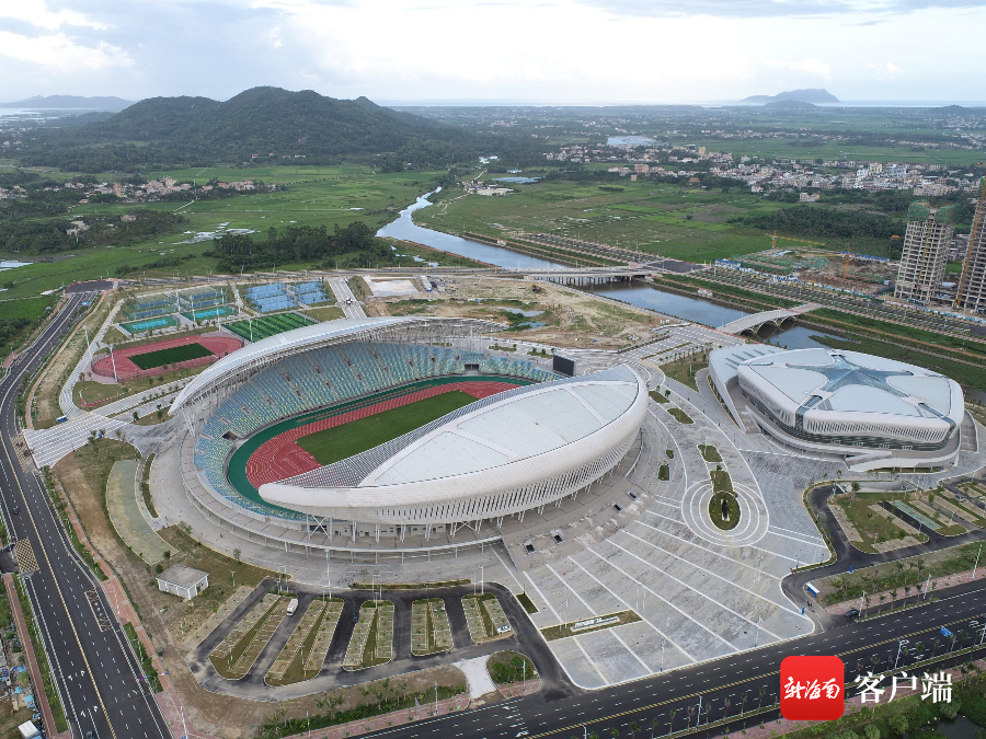 万宁市文化体育广场拟于11月18日正式开放