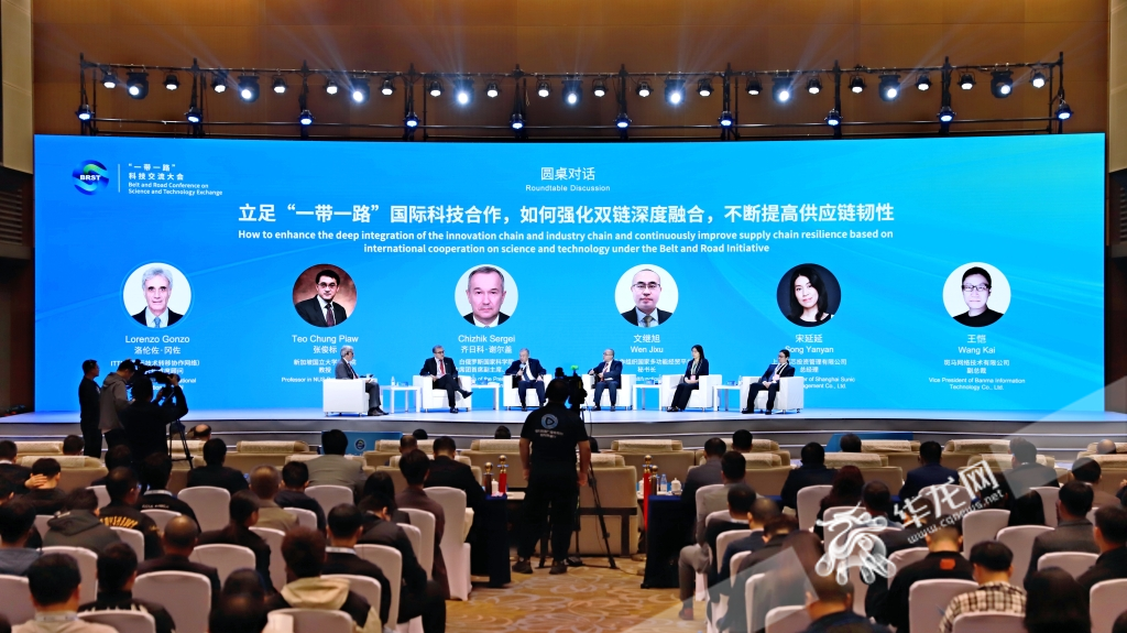 圆桌对话环节.华龙网记者 陈毅 摄