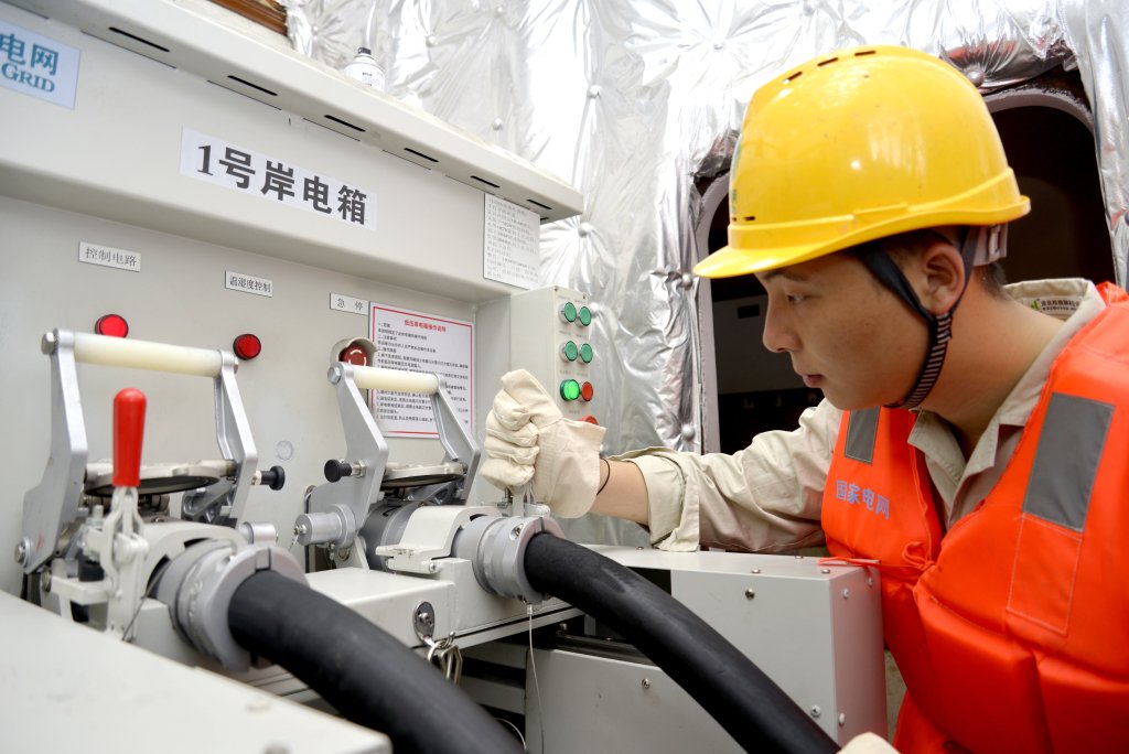 赋能长江经济带绿色发展 重庆朝天门港口岸电三年减排