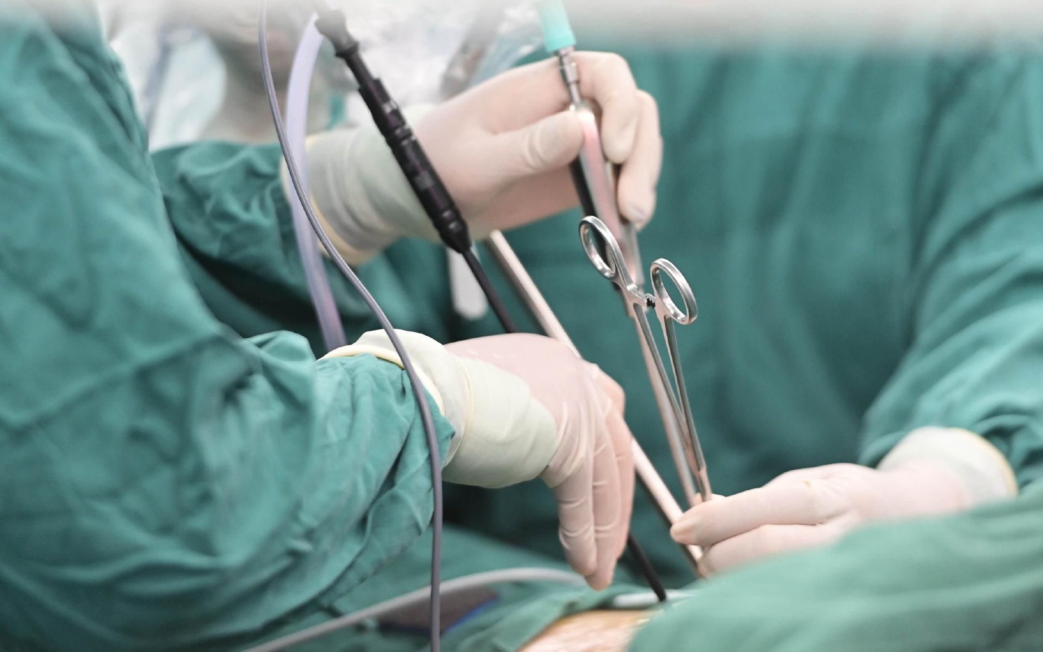 直击华西医院常驻三亚专家胡伟鹏胸腔镜肺叶切除术|手术_新浪财经_新