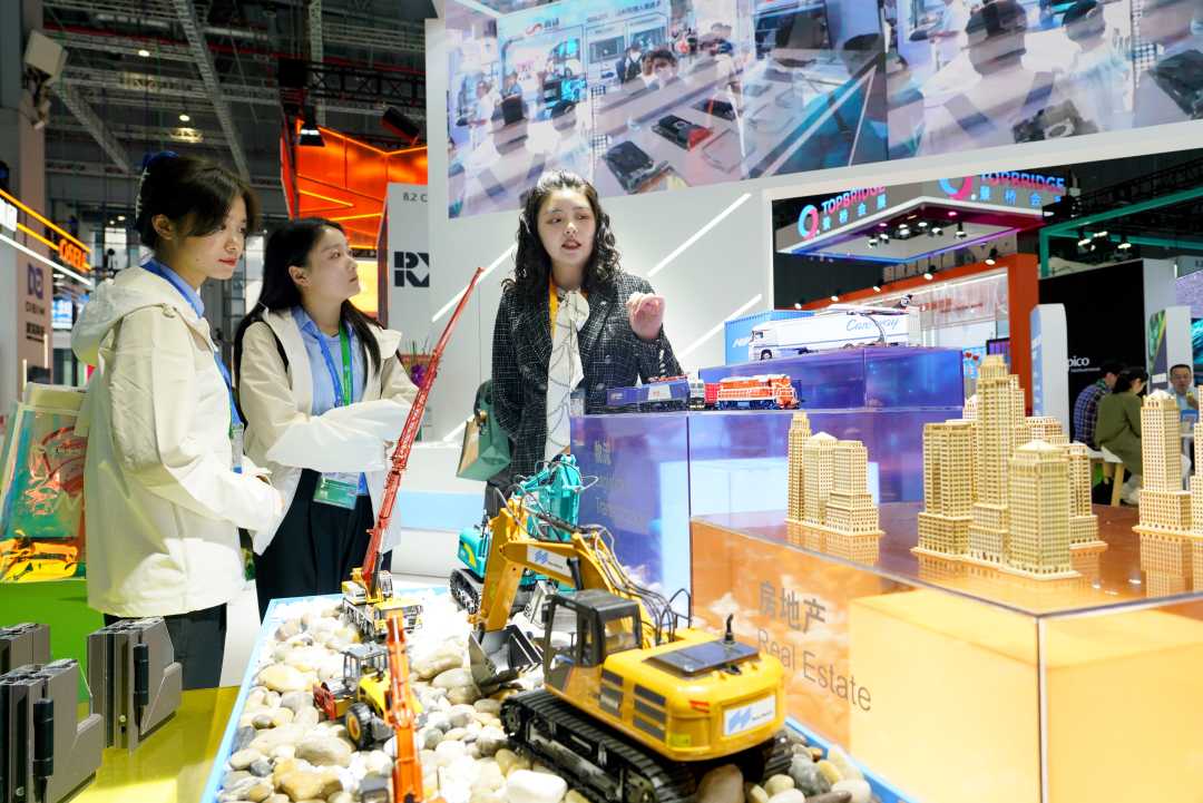 (组图)上海进博会服务贸易展区汇聚全球行业巨头|服务贸易_新浪财经