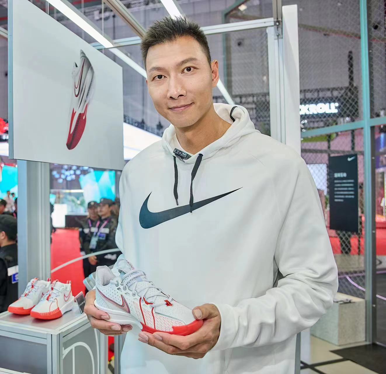 耐克签约运动员易建联.图/受访者供图