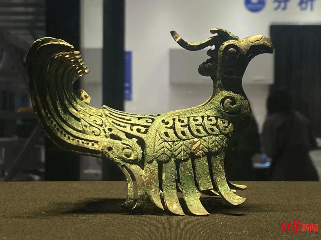 三星堆修复馆上新青铜圆形牌饰像熬夜的猫头鹰还有一件神秘文物仍在