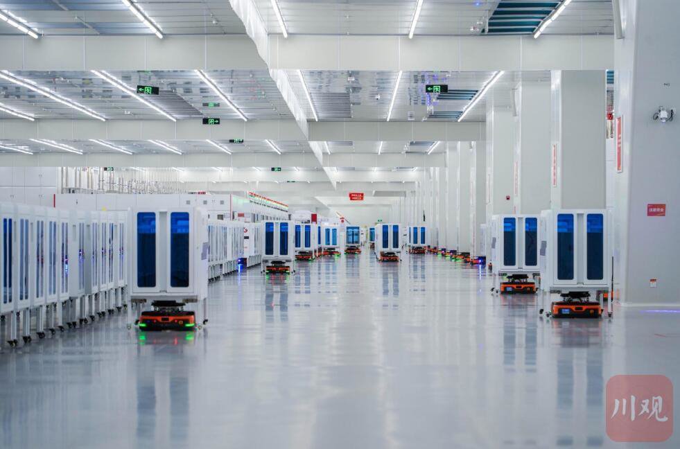 通威太阳能金堂基地的太阳能电池片生产车间