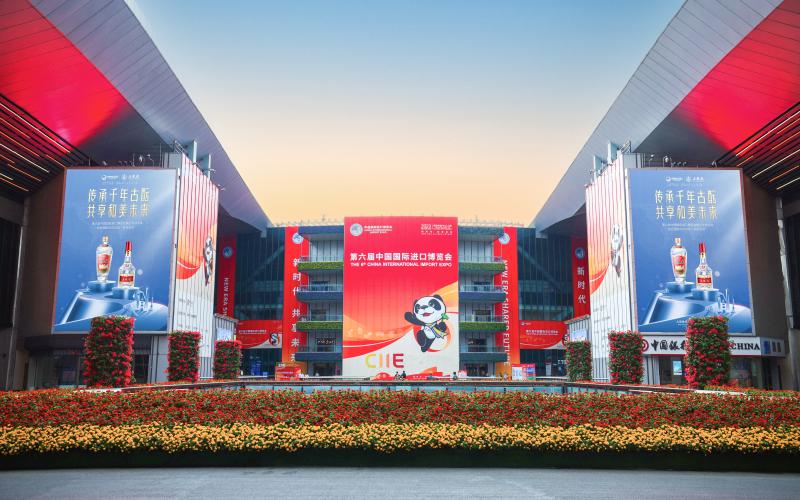 五粮液以“核心支持企业”、虹桥国际经济论坛“钻石会员”身份深度参与第六届中国国际进口博览会。 企业供图