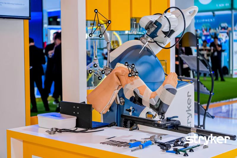 图为:mako智慧关节机器人