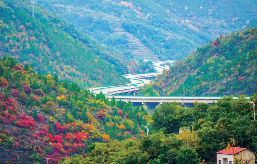 福银高速公路美景&nbsp; 周家山摄