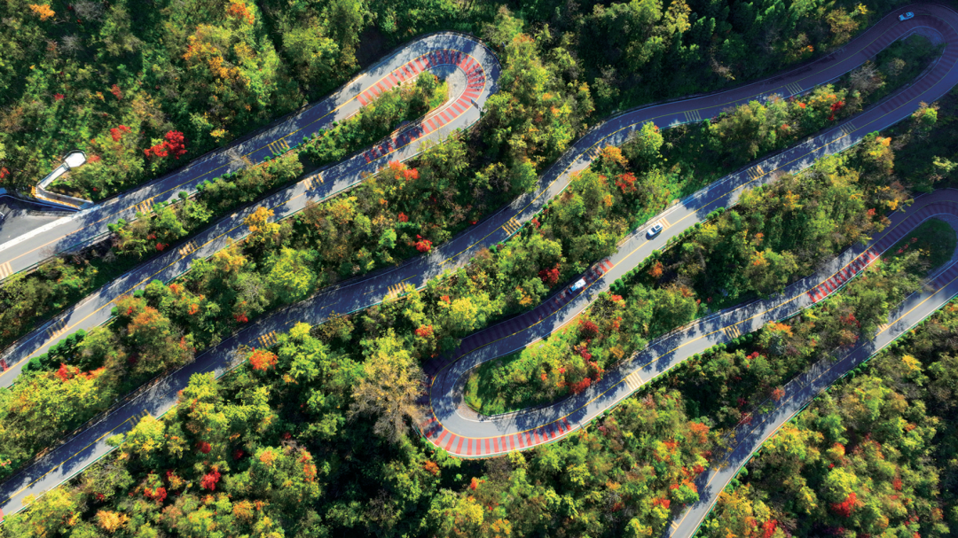 房县野人谷镇境内"十回首"公路&nbsp; 张启龙摄