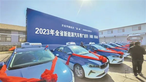 即将投入运营的甲醇混动出租车