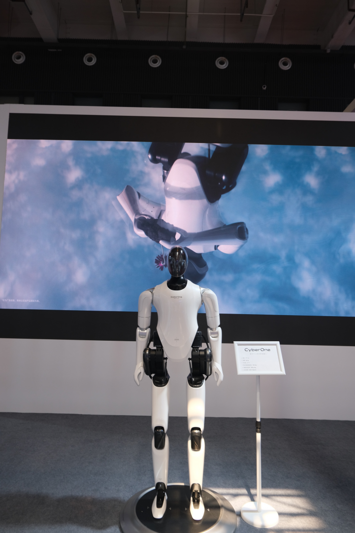 小米人形机器人铁大