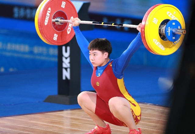 走上舞台,追逐梦想——女子举重冠军杨柳月