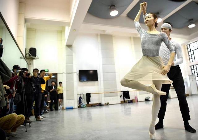 青年艺术家挑大梁 中央芭蕾舞团交响芭蕾《欢乐颂·星海璀璨》即将首