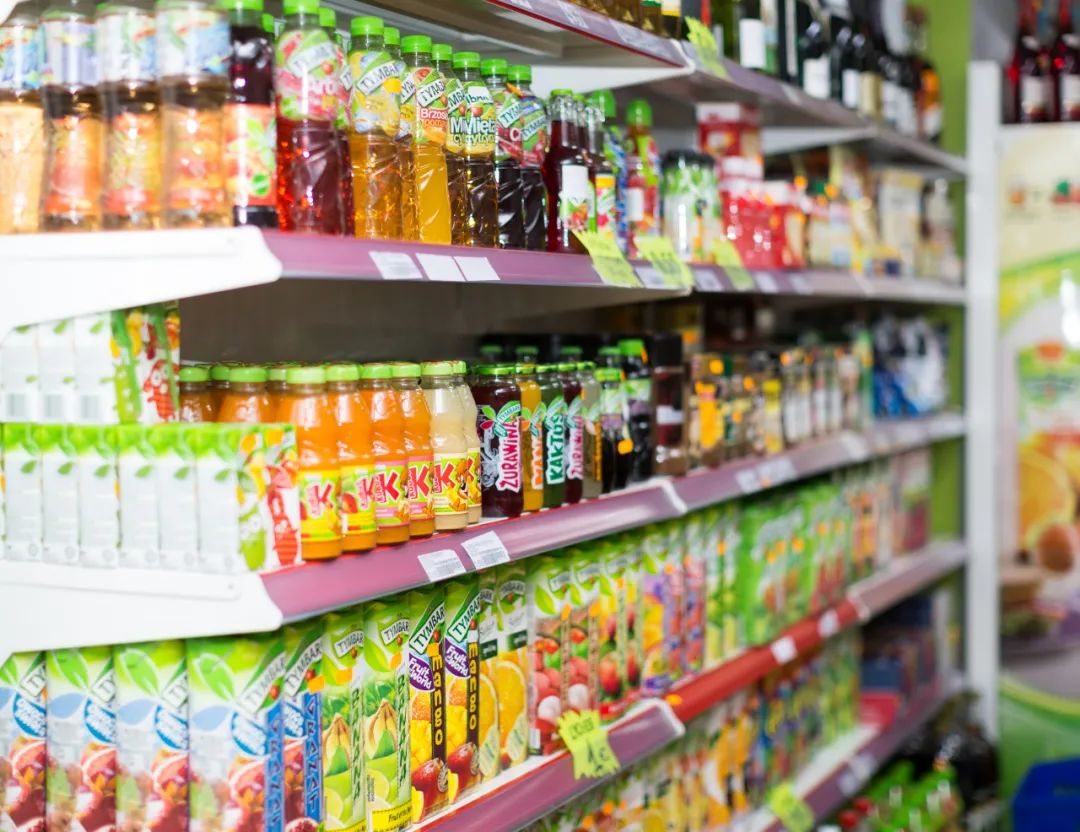 天价校园小卖部背后,临期食品加价5倍卖?