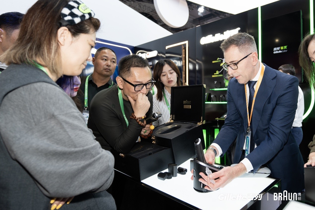 宝洁男士理容品牌亮相进博会 未来黑科技创造美好生活|博朗_新浪财经