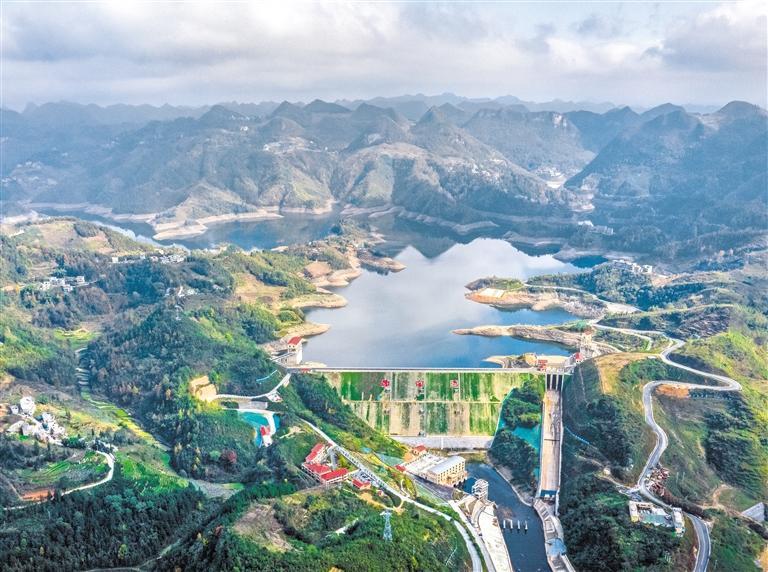 黄家湾水利枢纽工程风光. 杨良强 摄
