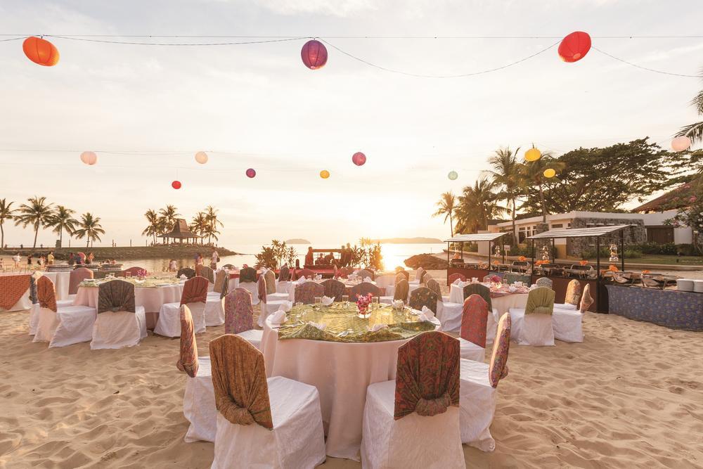酒店沙滩婚礼现场 视觉中国 供图