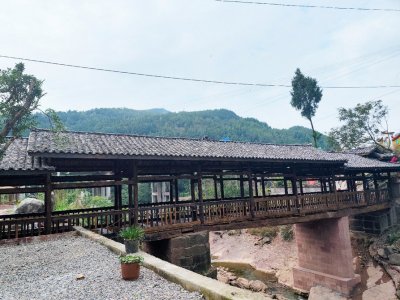 修缮后的米仓道接龙桥.郭国良 摄