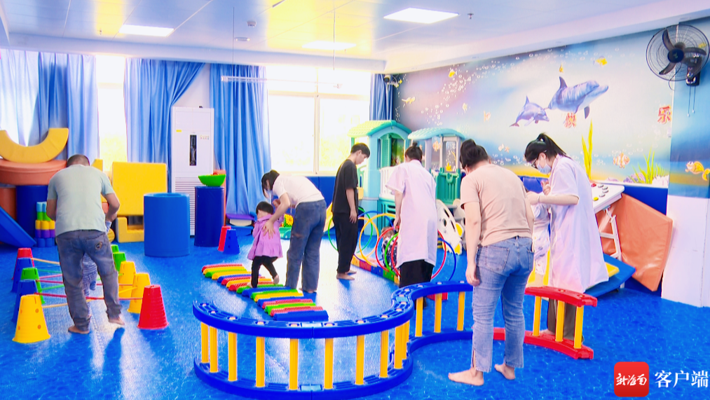 东方明天综合康复医院副院长刘彩虹介绍,0-6岁时期是残疾儿童康复治疗