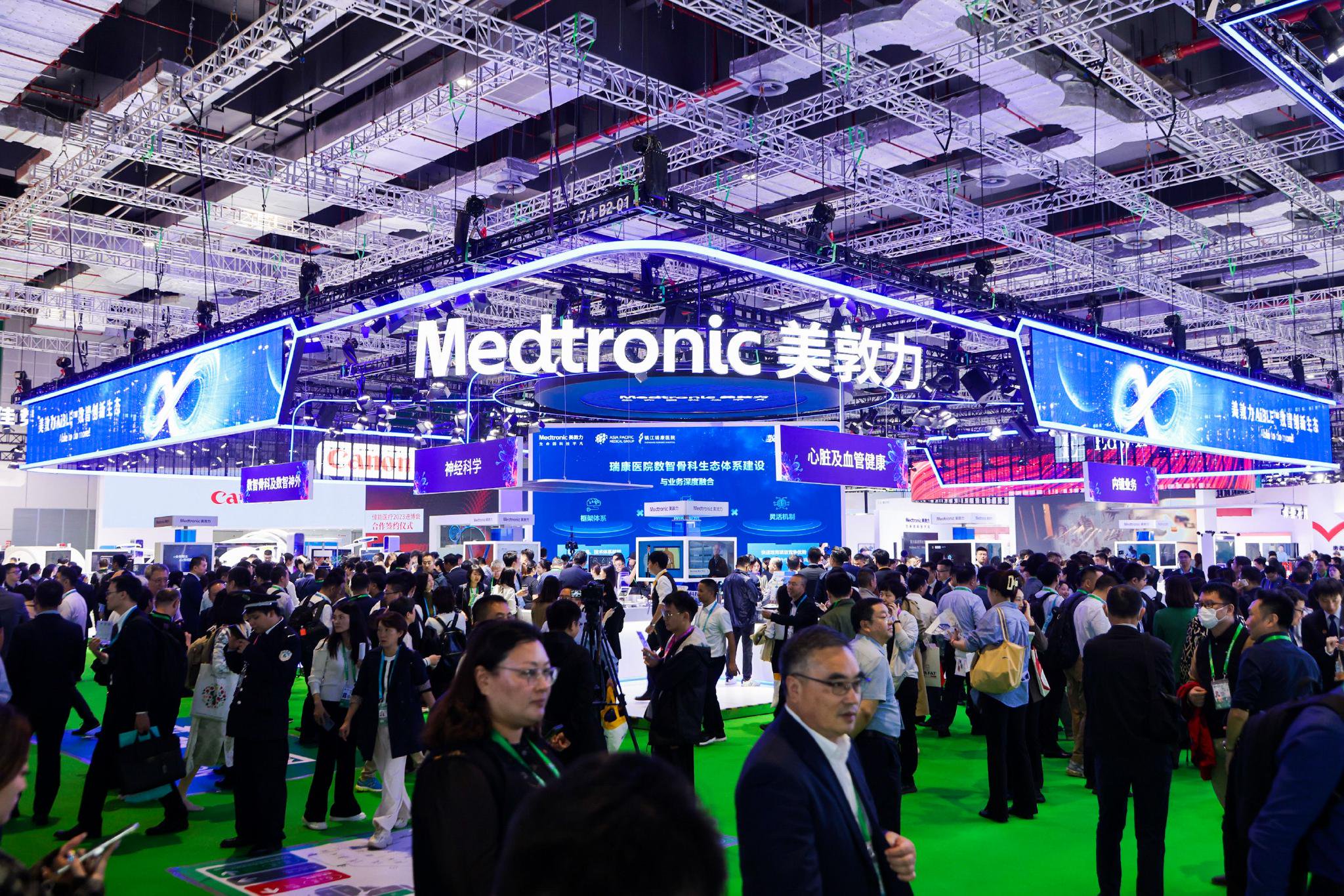 美敦力进博会展台 郭冀川/摄