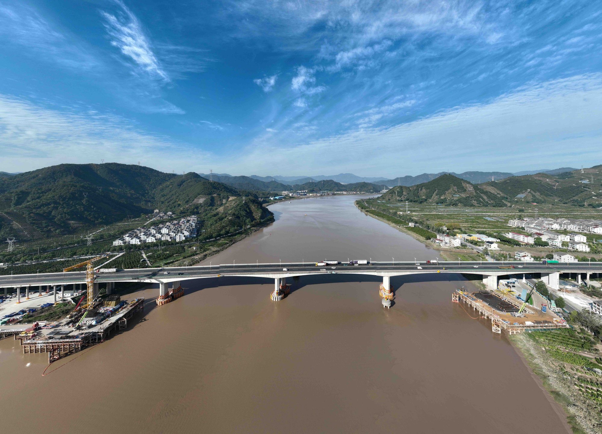 甬台温改扩建台州北段灵江特大桥主墩承台施工全部完成|台州市_新浪