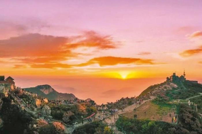 泰山日出.图片来源:台湾《经济日报》