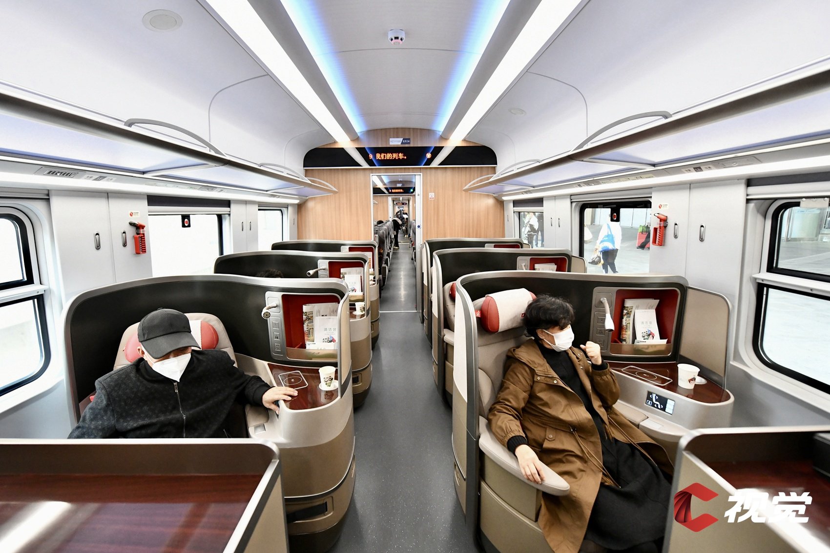 西南运力再增强 新配属cr200j型复兴号动车组正式上线|成都市_新浪