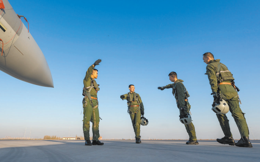 空军航空兵某旅飞行员开展研战训练.杨盼 &nbsp;摄