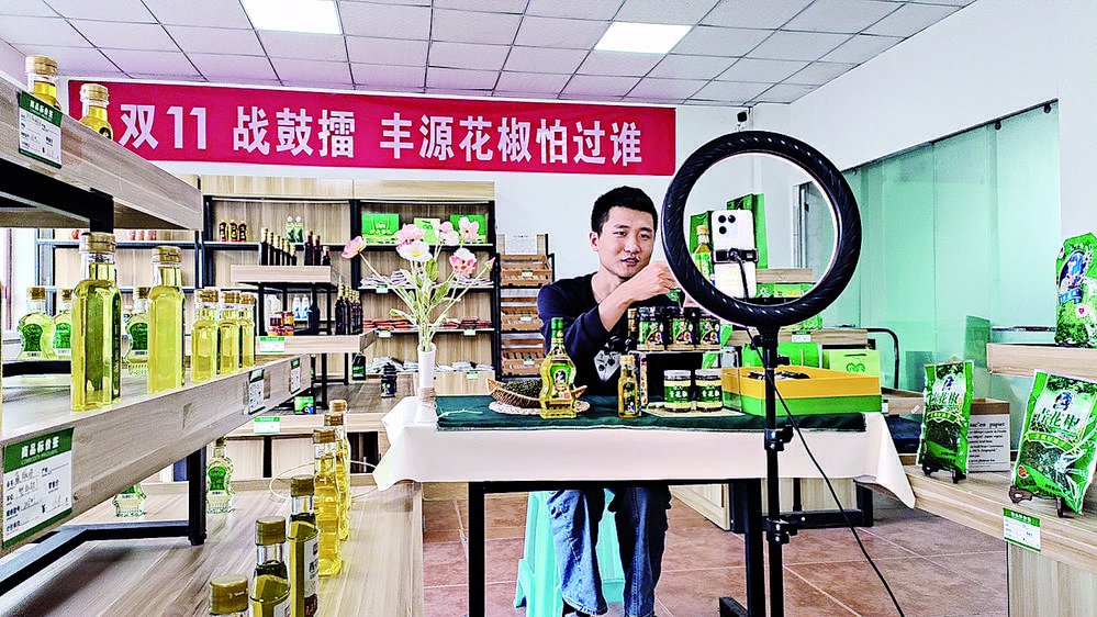 月31日晚上,一场很普通的卖货直播,重庆炊夫电商负责人杨天旭突然发现