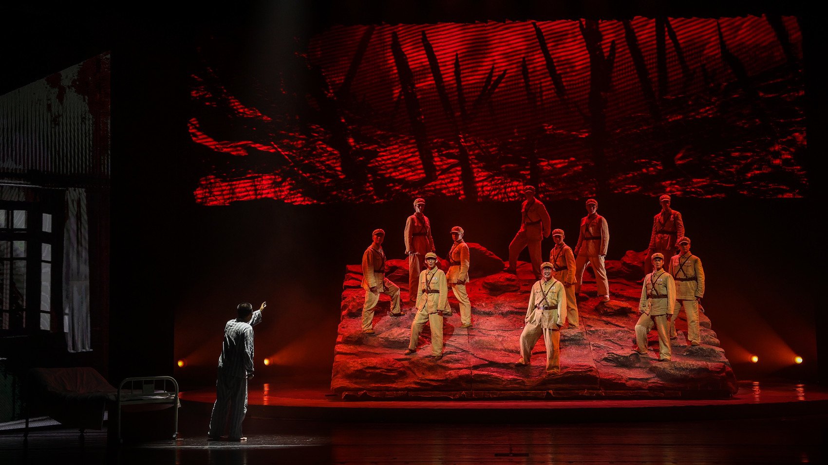 再现柴云振英雄壮举 话剧《平凡英雄》蓉城展演|平凡英雄_新浪财经