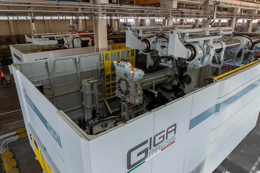 特斯拉供应商 IDRA 将为沃尔沃汽车提供两台 Giga 压铸机，单台达到 9000 吨级