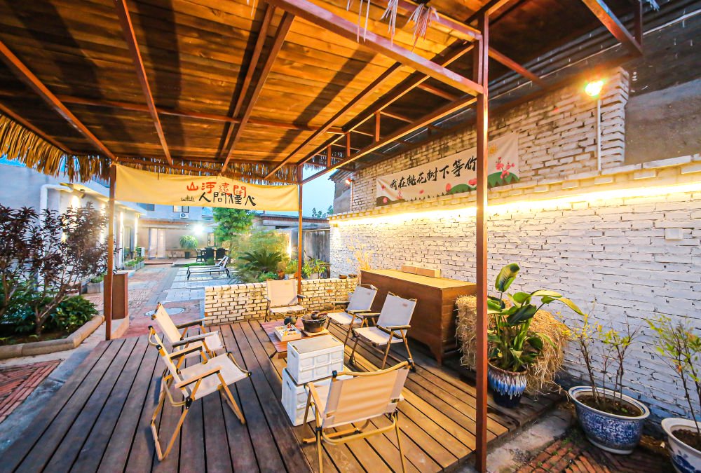 位于河北省秦皇岛市北戴河区费石庄村的"桃花树下"民宿.(受访者供图)